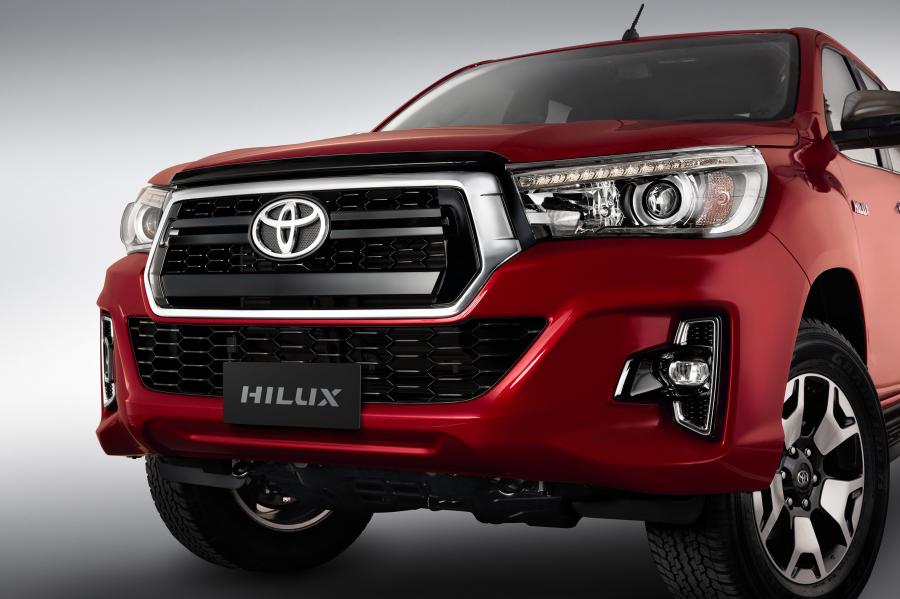 Детали экстерьера Toyota Hilux SRX 50th Anniversary Double Cab 2018 года  (LA) (фото 8 из 9)